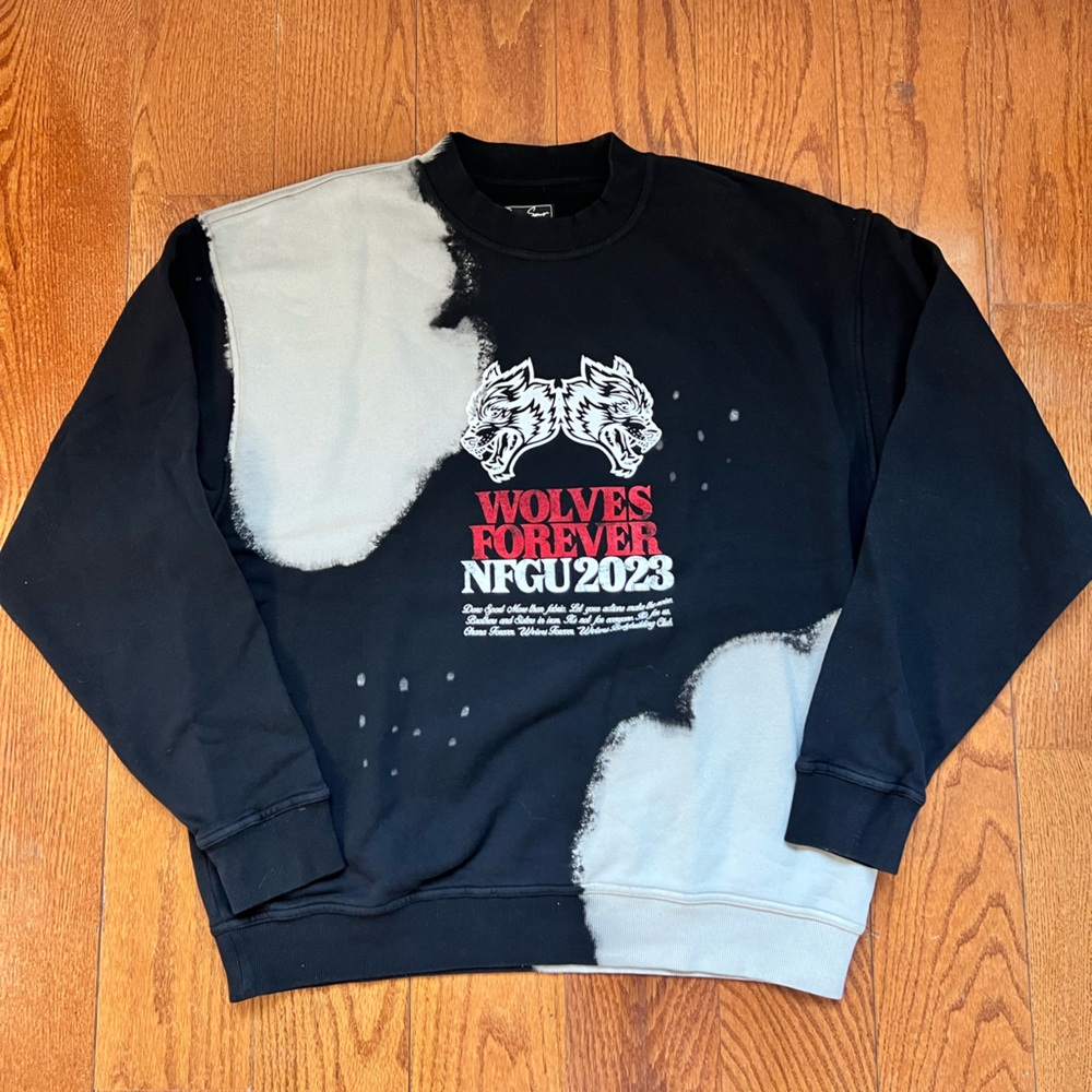 Darc Sport Wolves Forever Black and White Crewneck size large New with Tags